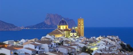 Vista de la Iglesia de Nuestra Señora del Consuelo de Altea en Alicante, Comunidad Valenciana Vista de la Iglesia de Nuestra Señora del Consuelo de Altea en Alicante, Comunidad Valenciana