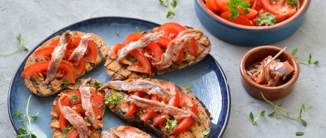 Anchovies with tomato and bread