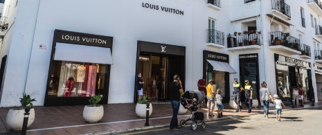 Luxury shops in Puerto Banús Luxury shops in Puerto Banús