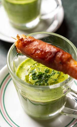 Sopita de arvejas y menta con camarón envuelto en jamón - NoBar