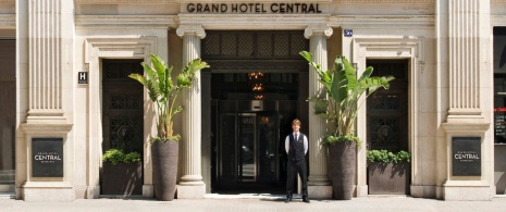 Entrance to the Gran Hotel Central, Barcelona © Gran Hotel Central Entrance to the Gran Hotel Central, Barcelona © Gran Hotel Central