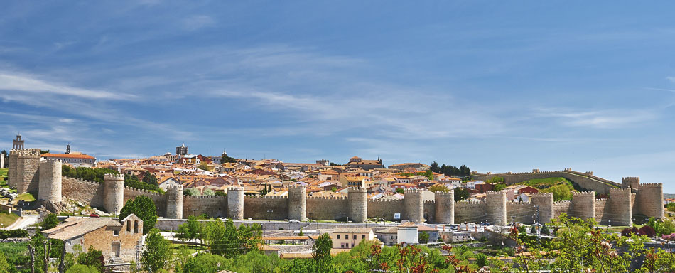 General view of the walls and city of Ávila