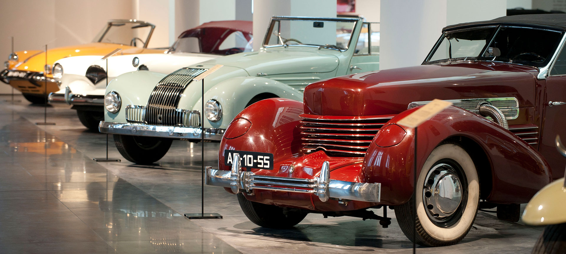 Interior do Museu Automobilístico e da Moda de Málaga