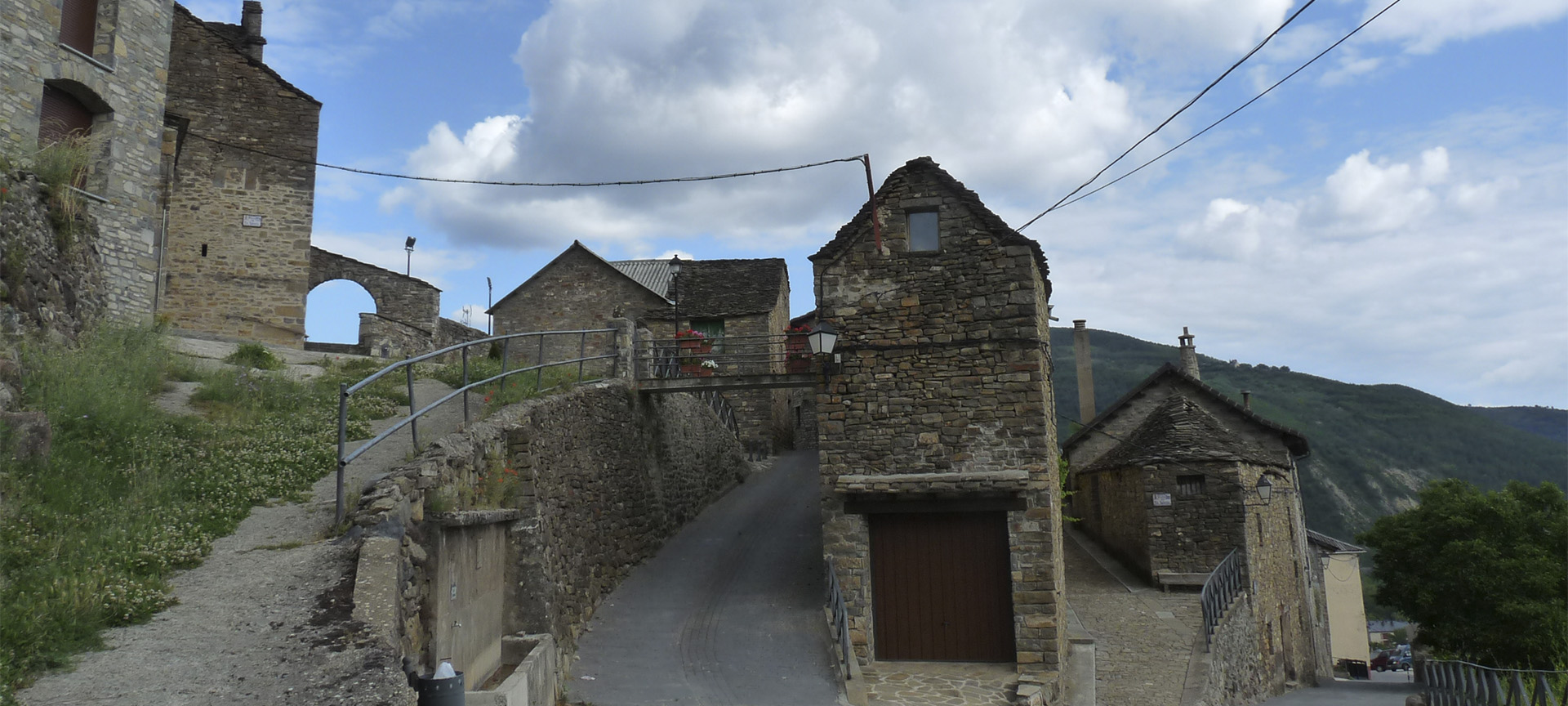 Barrio de la Iglesia w Castiello de Jaca (Huesca, Aragonia)
