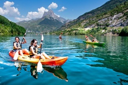 Represa de Lanuza e turismo esportivo em Sallent de Gállego. Huesca