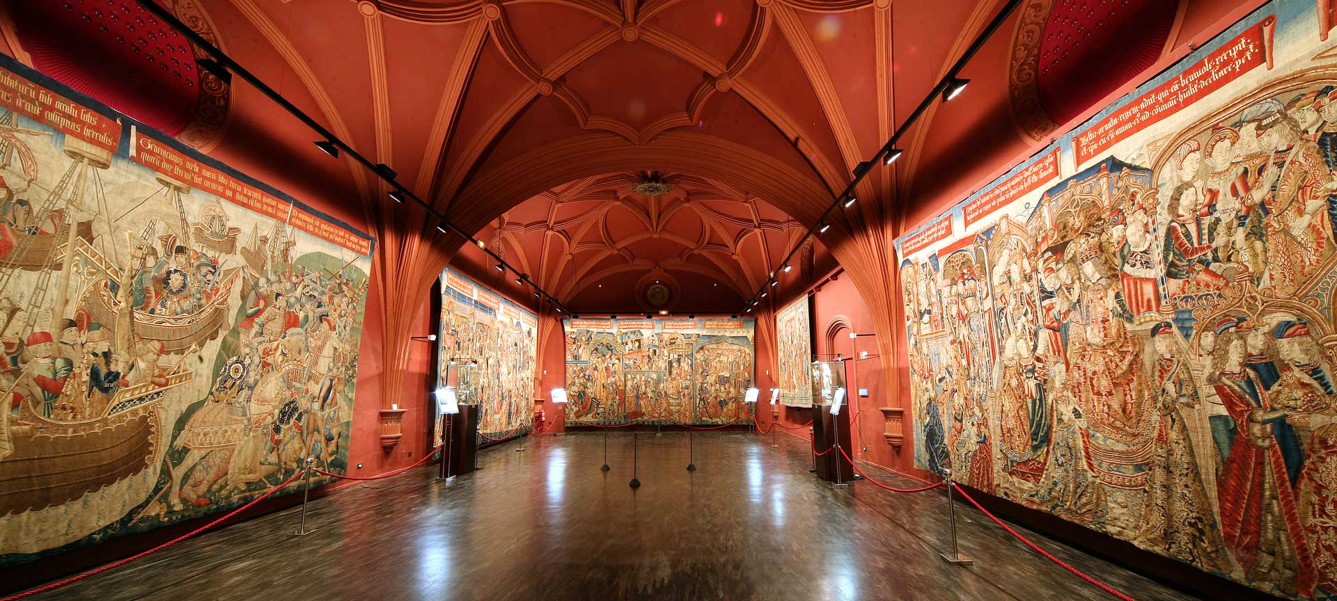 Museo de Tapices y Capitular de La Seo