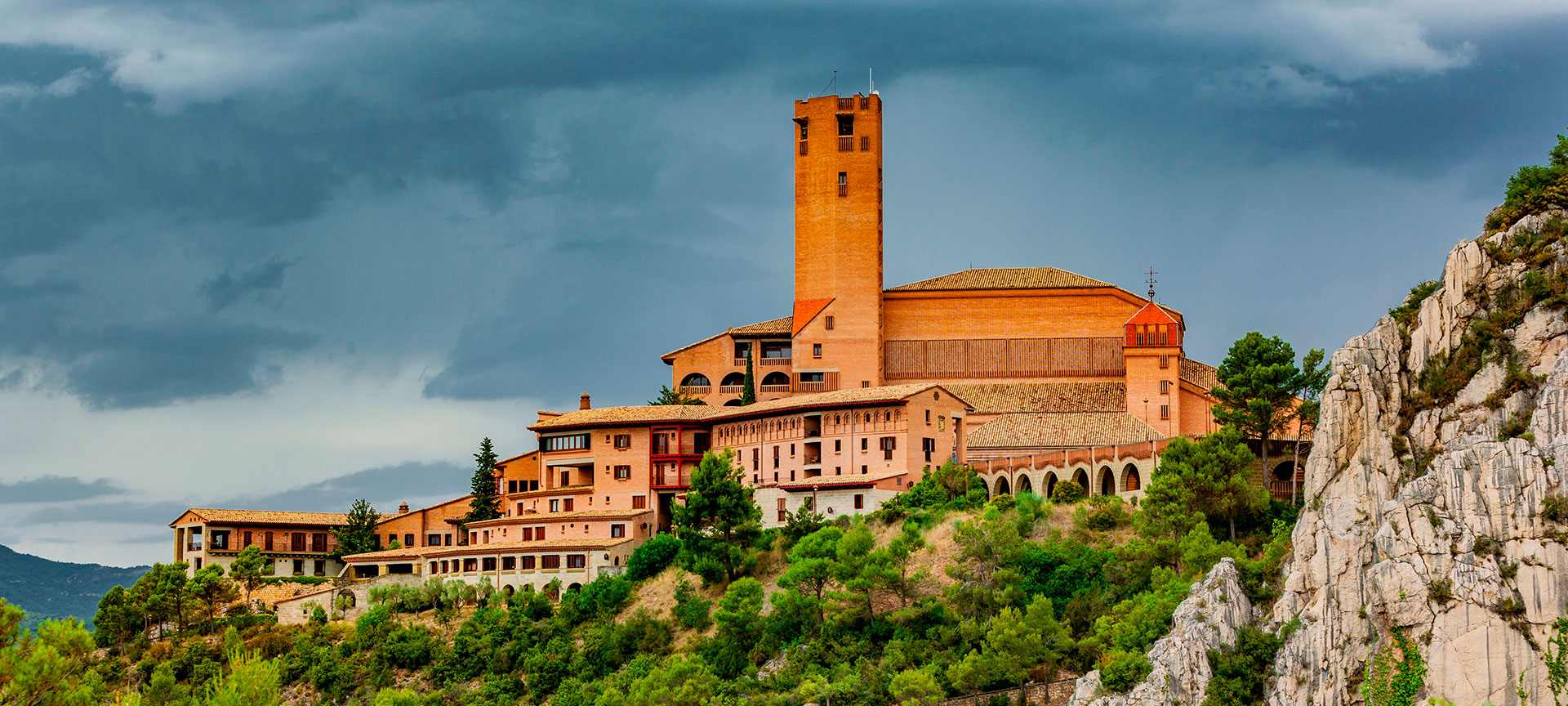 Ogólny widok sanktuarium w Torreciudad w prowincji Huesca