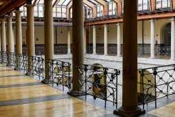 Korytarz Centrum Kultury Antiguo Instituto w Gijón