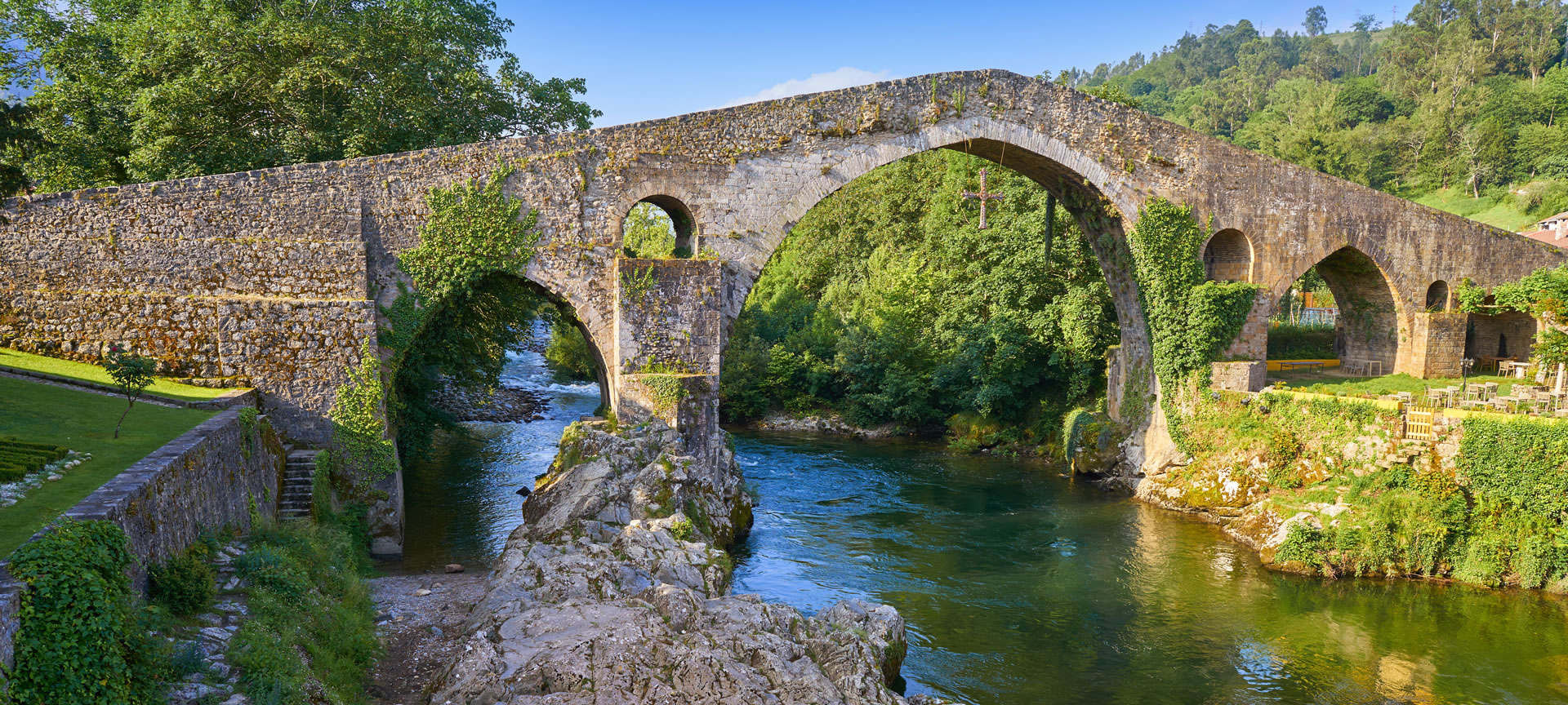 Puente Romano sobre el río Sella. Cangas de Onís