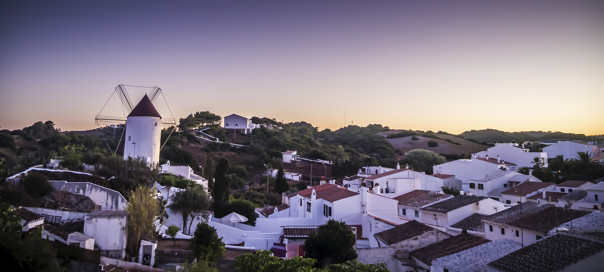 Panorámica nocturna de Es Mercadal (Menorca, Islas Baleares)