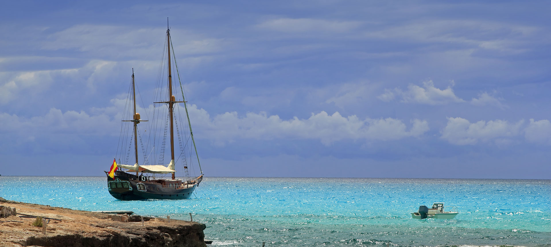 Boote auf der Insel Formentera. Balearen