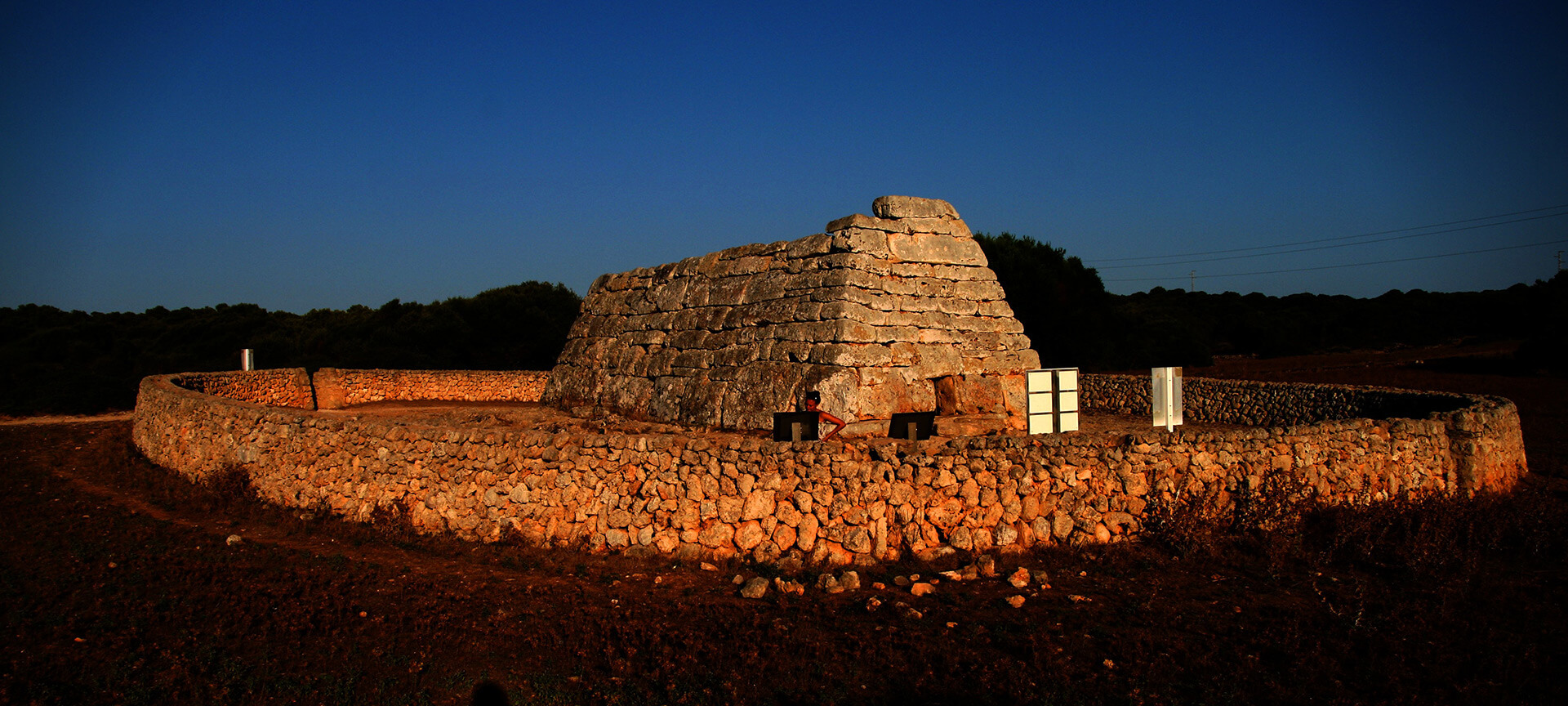 Naveta des Tudons, Ciutadella, Menorca, Islas Baleares