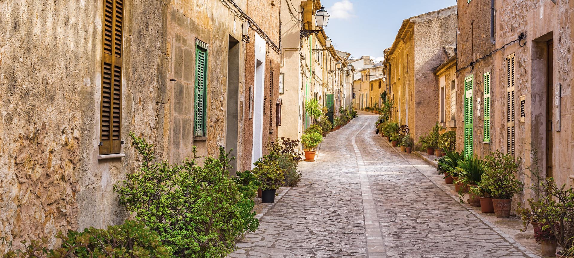 Une rue de Petra à Majorque (îles Baléares)