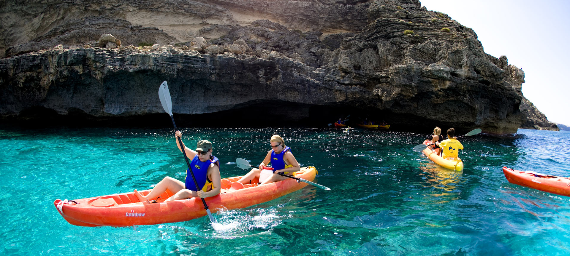 Piragüismo en las aguas de Formentera (Islas Baleares)