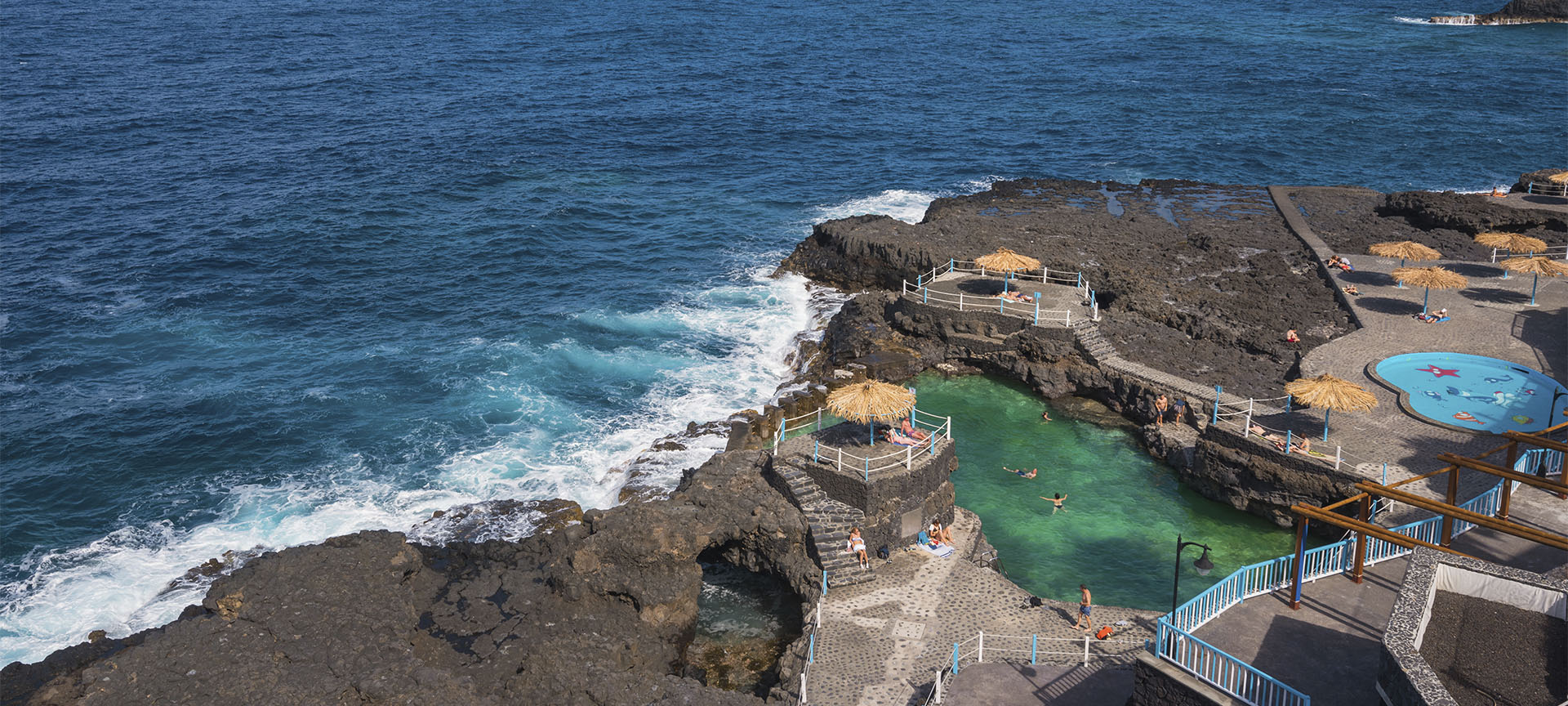 サン・アンドレス・イ・サウセスのチャルコ・アスルにある天然プール、ラ・パルマ島（カナリア諸島）