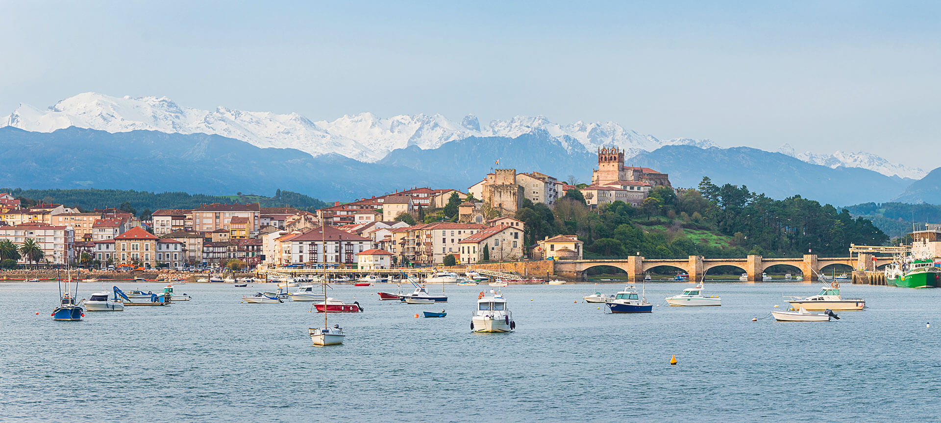 Vista de San Vicente de la Barquera, en Cantabria
