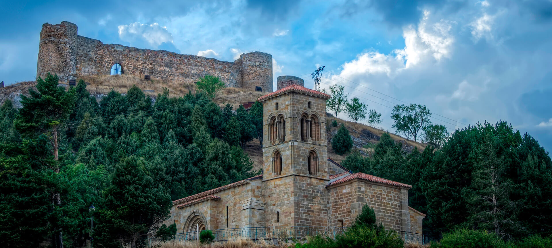 Ermita de Santa Cecilia y castillo de Aguilar de Campoo (Palencia, Castilla y León)