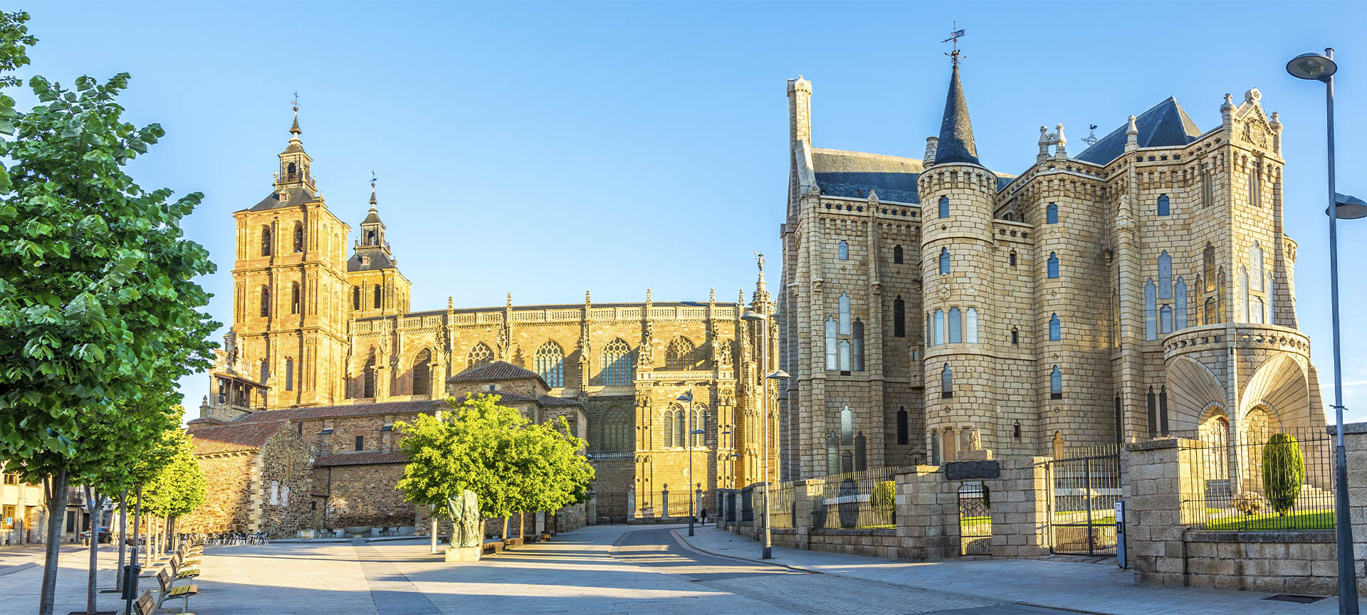 Gaudí Palace and Santa María Cathedral in Astorga (León, Castilla y Leon)