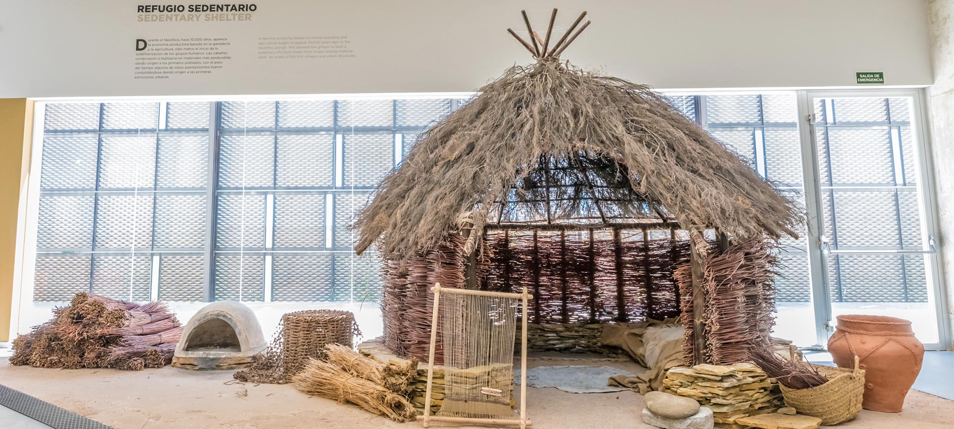  Centrum Archeologii Eksperymentalnej w Atapuerca (CAREX). Rekonstrukcja chaty do siedzenia. Burgos
