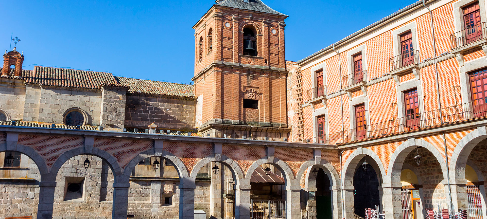 Kościół św. Jana Chrzciciela (San Juan Bautista) z Mercado Chico. Ávila.