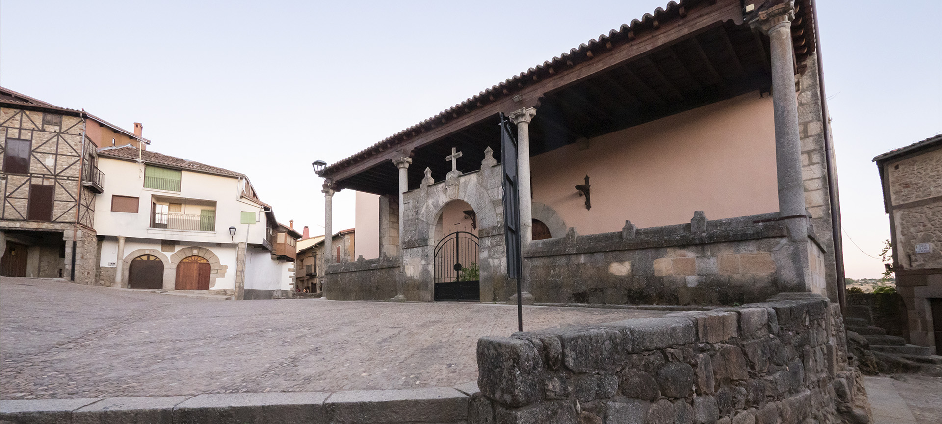 Kościół Santiago y San Ginés de Arlés w Miranda del Castañar (Salamanka, Kastylia i León)