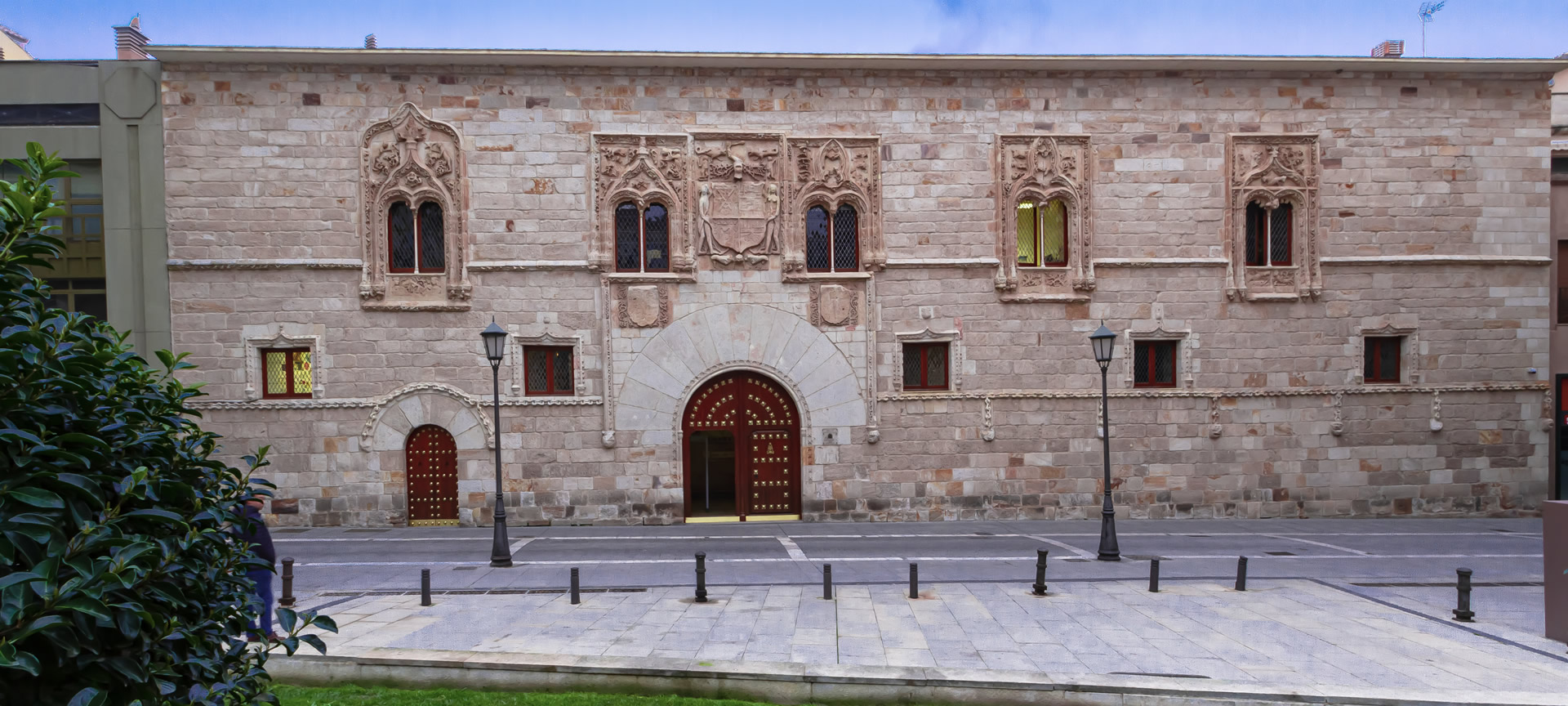 Los Momos Palace