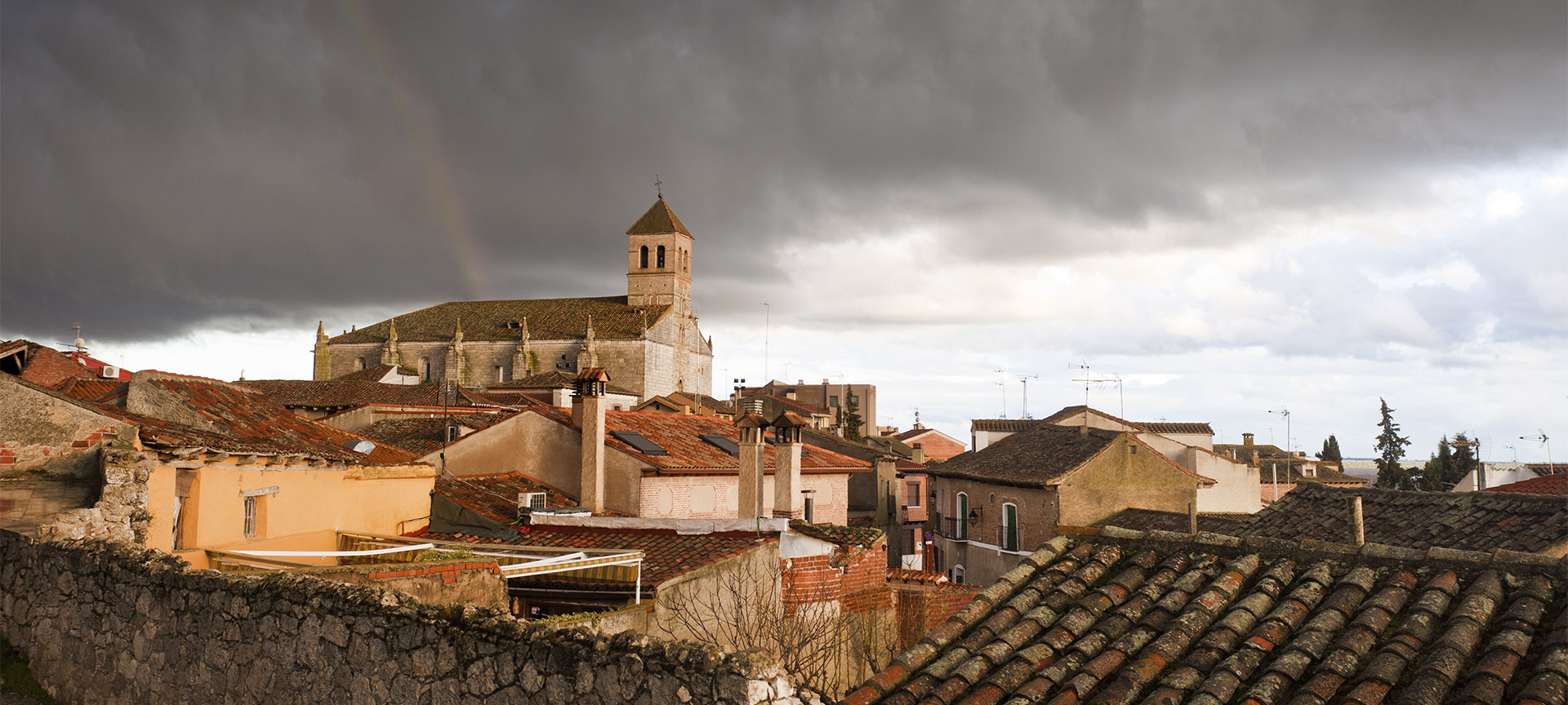 "Vue panoramique de Simancas (province de Valladolid, Castille-León). "