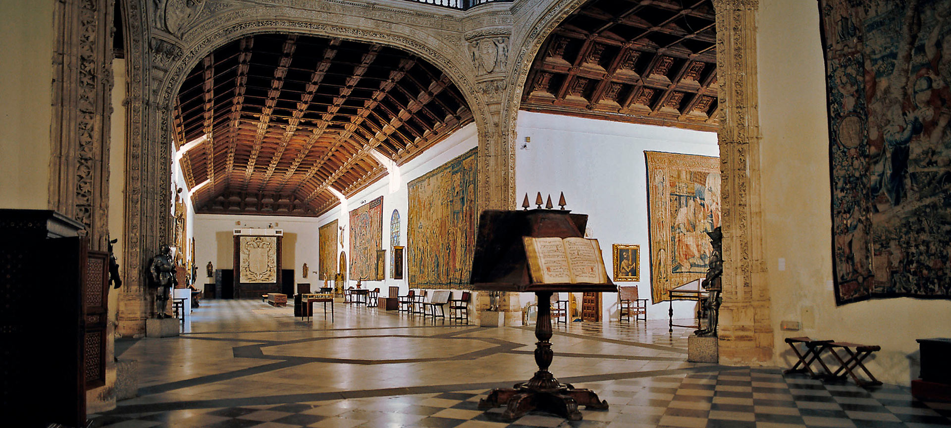 Sala del Museo de Santa Cruz