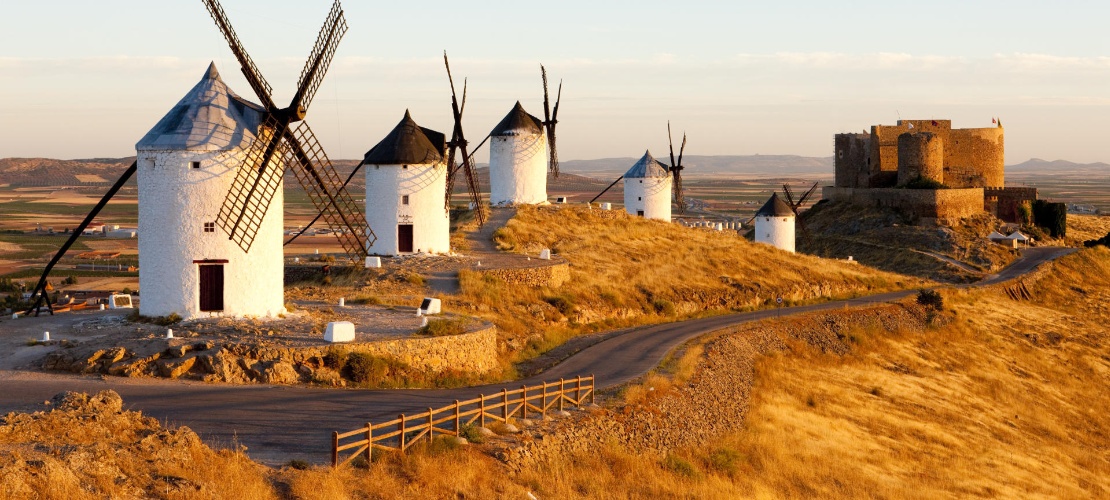 Windmills and castle in Consuegra, Toledo Windmills and castle in Consuegra, Toledo