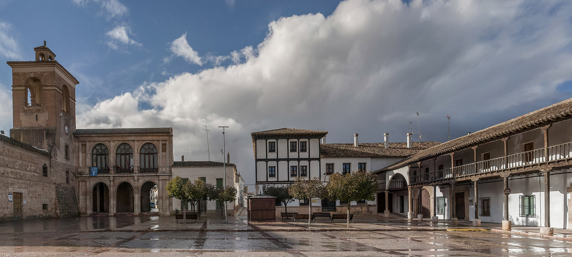 Plaza Mayor w Villanueva de la Jara (prowincja Cuenca, Kastylia-La Mancha)