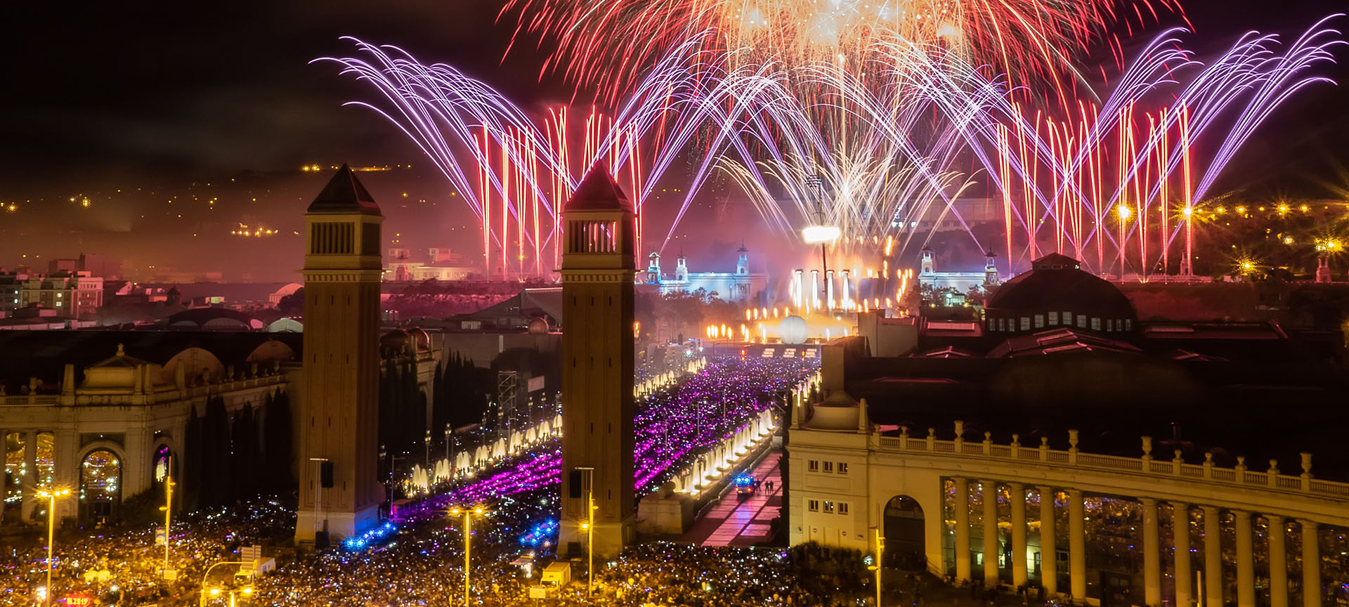 Vues de Barcelone avec feux d'artifice
