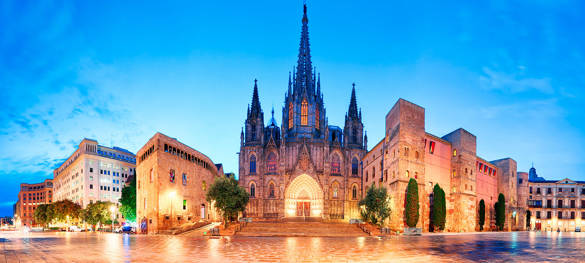 Façade de la cathédrale Santa Eulalia de Barcelone
