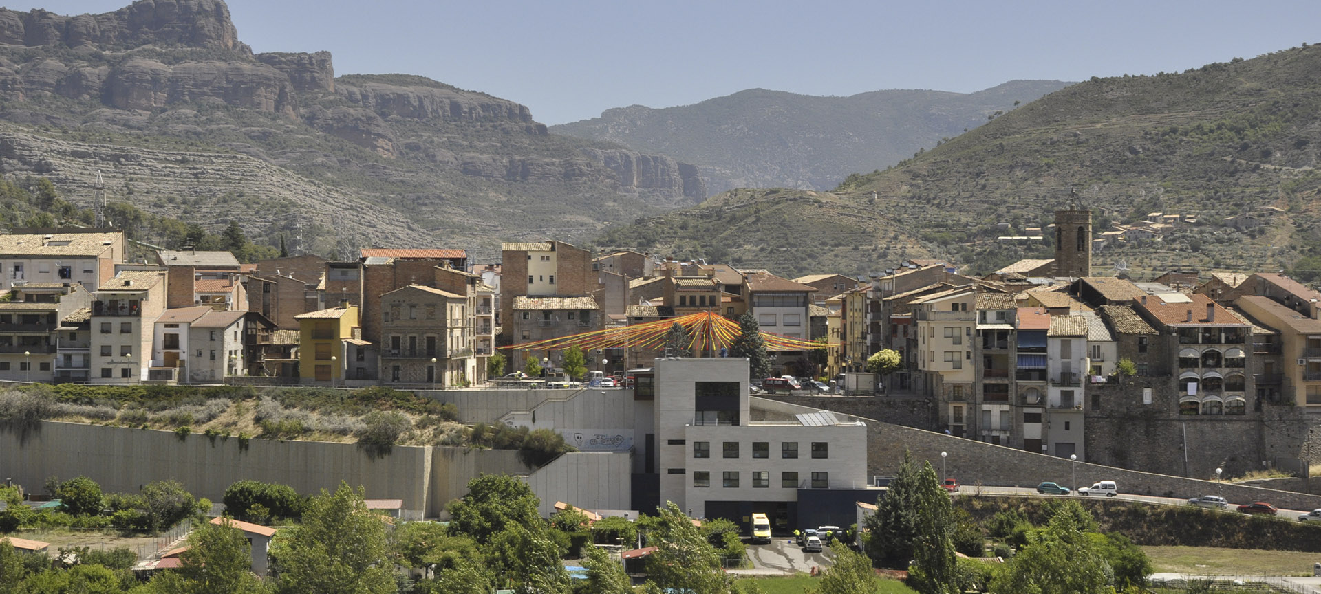 Panoramablick auf La Pobla de Segur in Lleida (Katalonien)