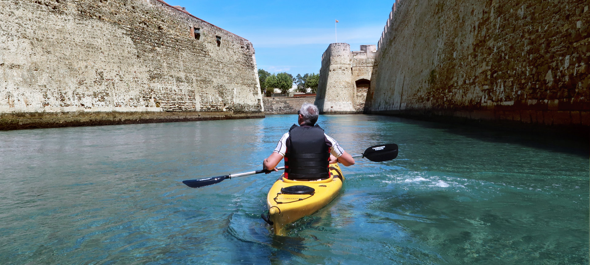 Passeggiata in kayak nel fossato delle Mura Reali di Ceuta