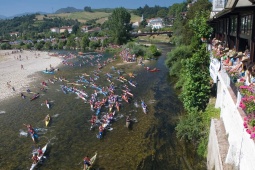 Święto Kajaków. Międzynarodowy spływ kajakowy rzeką Sella