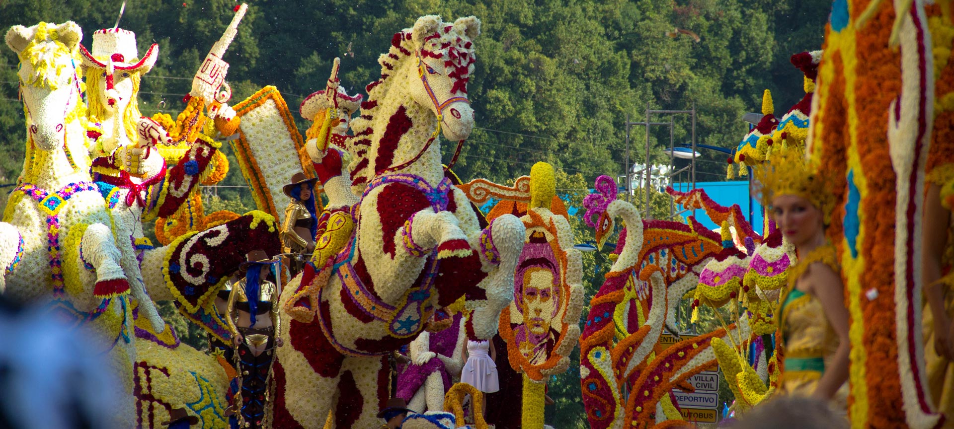 Floats during the Battle of the Flowers. Laredo, Cantabria.