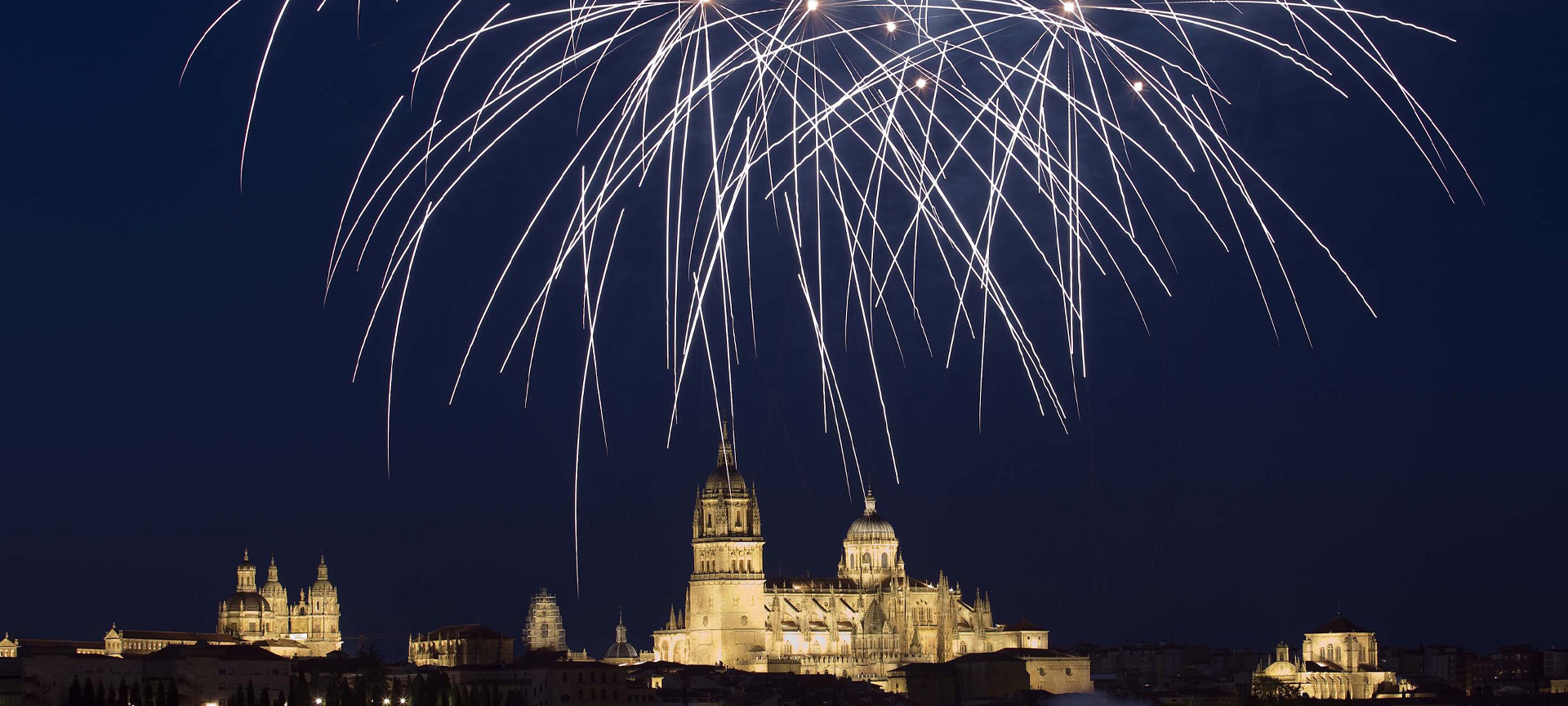 Feux d'artifice pendant la Feria de Salamanque (Castille-et-León)