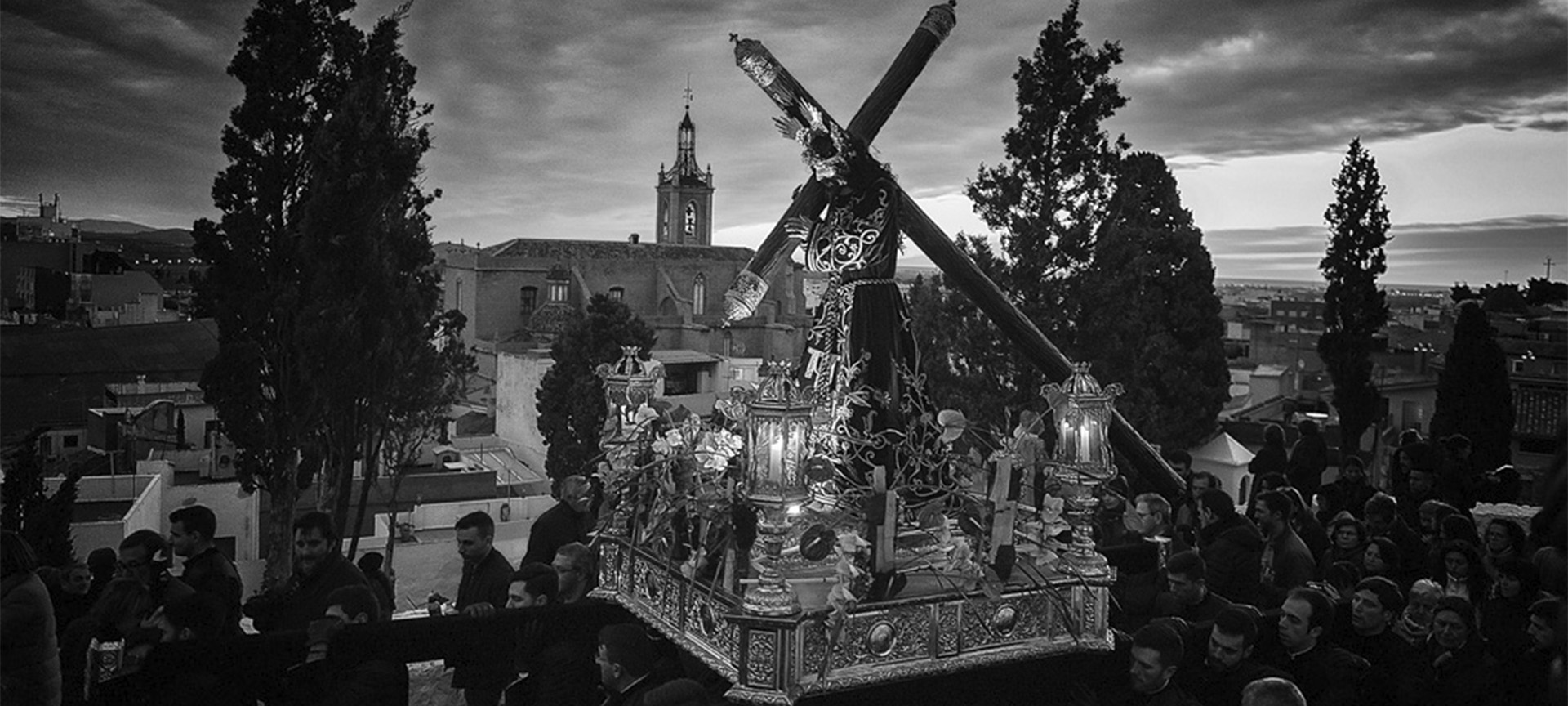 Die Prozession „Aufstieg zum Kalvarienberg“ mit dem Abbild des Jesus, Karwoche in Sagunto (Valencia)