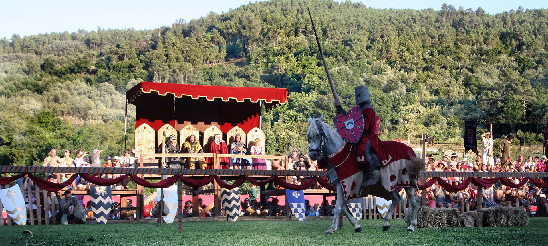 Jousting in the Festa da Istoria (History Festival) of Ribadavia (Ourense, Galicia)