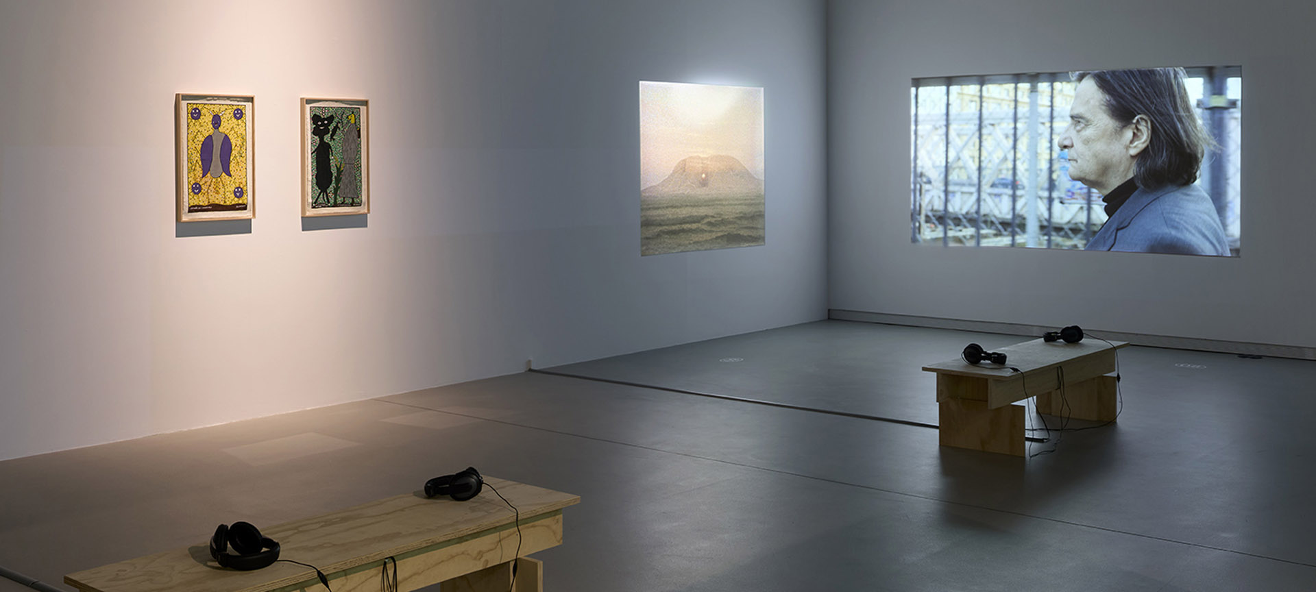 展覧会「視線の輪の中で円を通して見つめる」の展示風景。アルティウム美術館