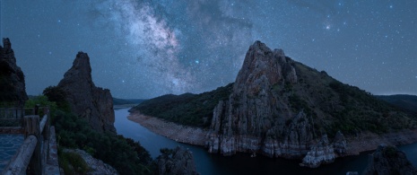 エクストレマドゥーラ州のモンフラグエ国立公園に広がる満天の星空 エクストレマドゥーラ州のモンフラグエ国立公園に広がる満天の星空