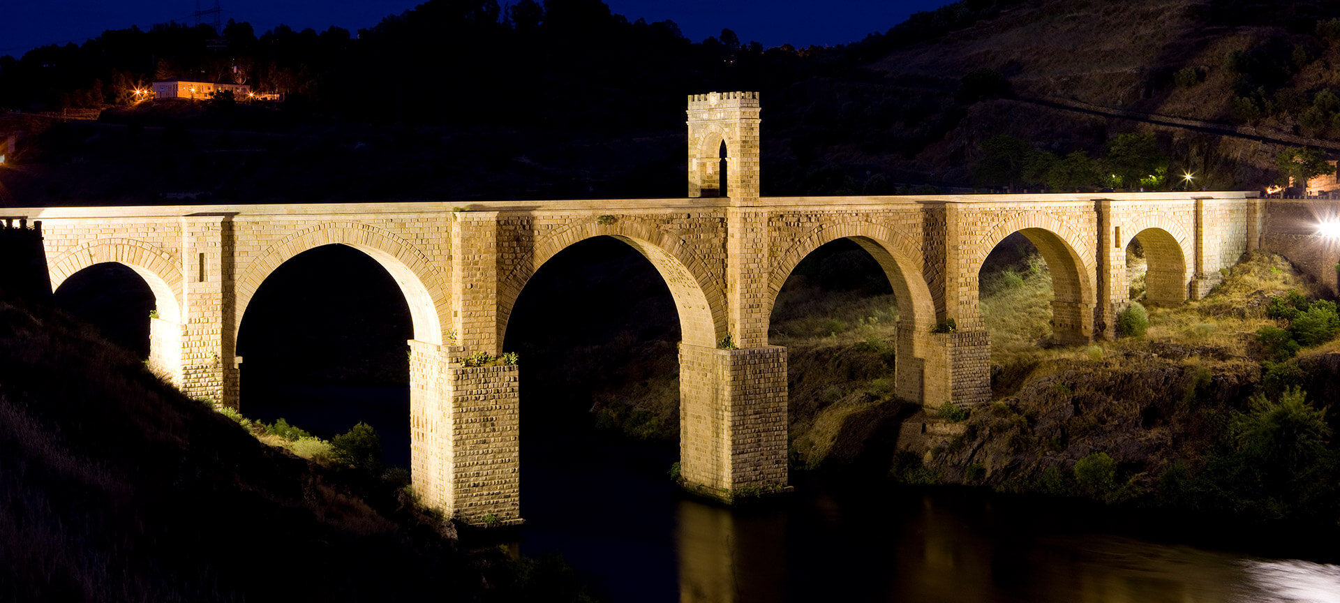  Puente de Alcántara de noche, Extremadura