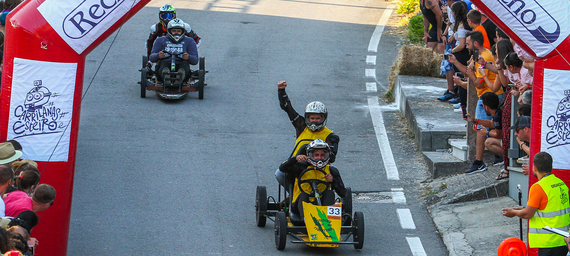  Arrivo a destinazione di diversi partecipanti al Gran Prix de Carrilanas ad Esteiro, A Coruña