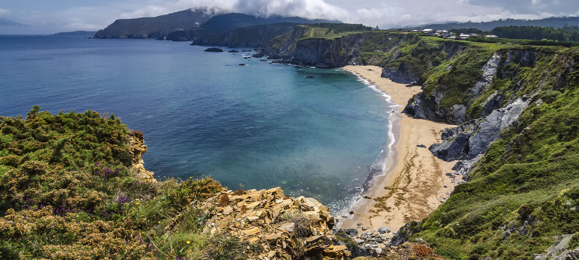 Falaise de Loiba, à Ortigueira (province de La Corogne, Galice)