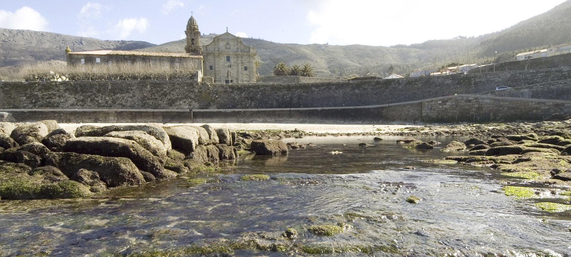 Monastère royal Santa María de Oia, dans la province de Pontevedra (Galice)