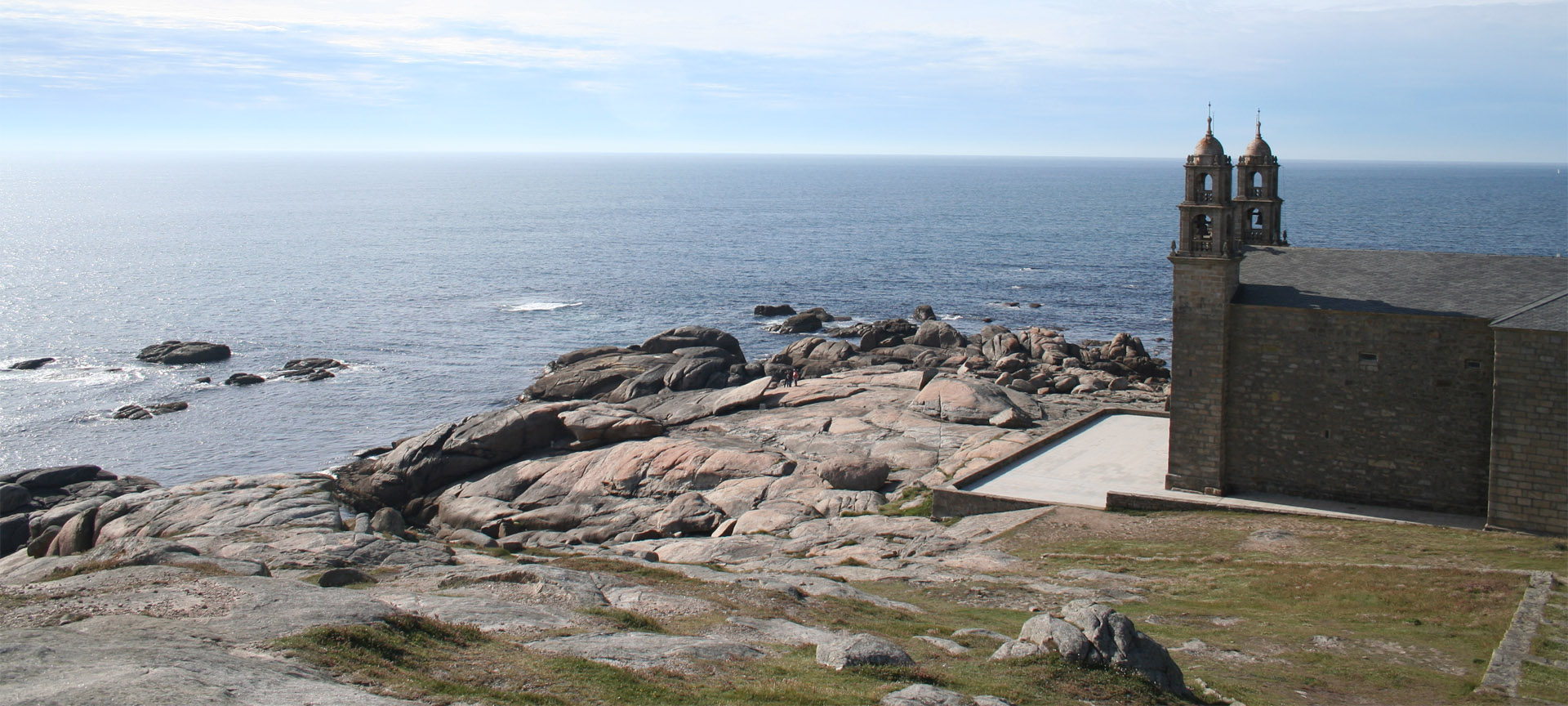 Widok na Sanktuarium Virgen de A Barca w Muxía (A Coruña, Galicja)