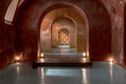 Wnętrze łaźni arabskich Hammam Al Ándalus Madryt
