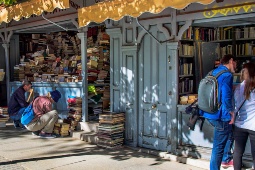 Views of the kiosks in Cuesta Moyano, Madrid