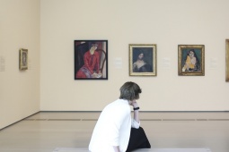 展覧会「肖像画」の展示ホールの様子本質と表現