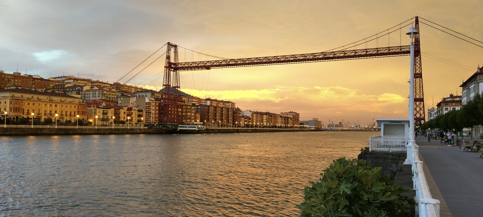 Słynny most Biskajski w Portugalete (Bizkaia, Kraj Basków)